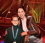 Dirndl Designerin Lola Paltinger mit Sohn  im Circus Krone bei der Premiere der 2. Winterspielzeit 2020 (©Foto: Martin Schmitz)
